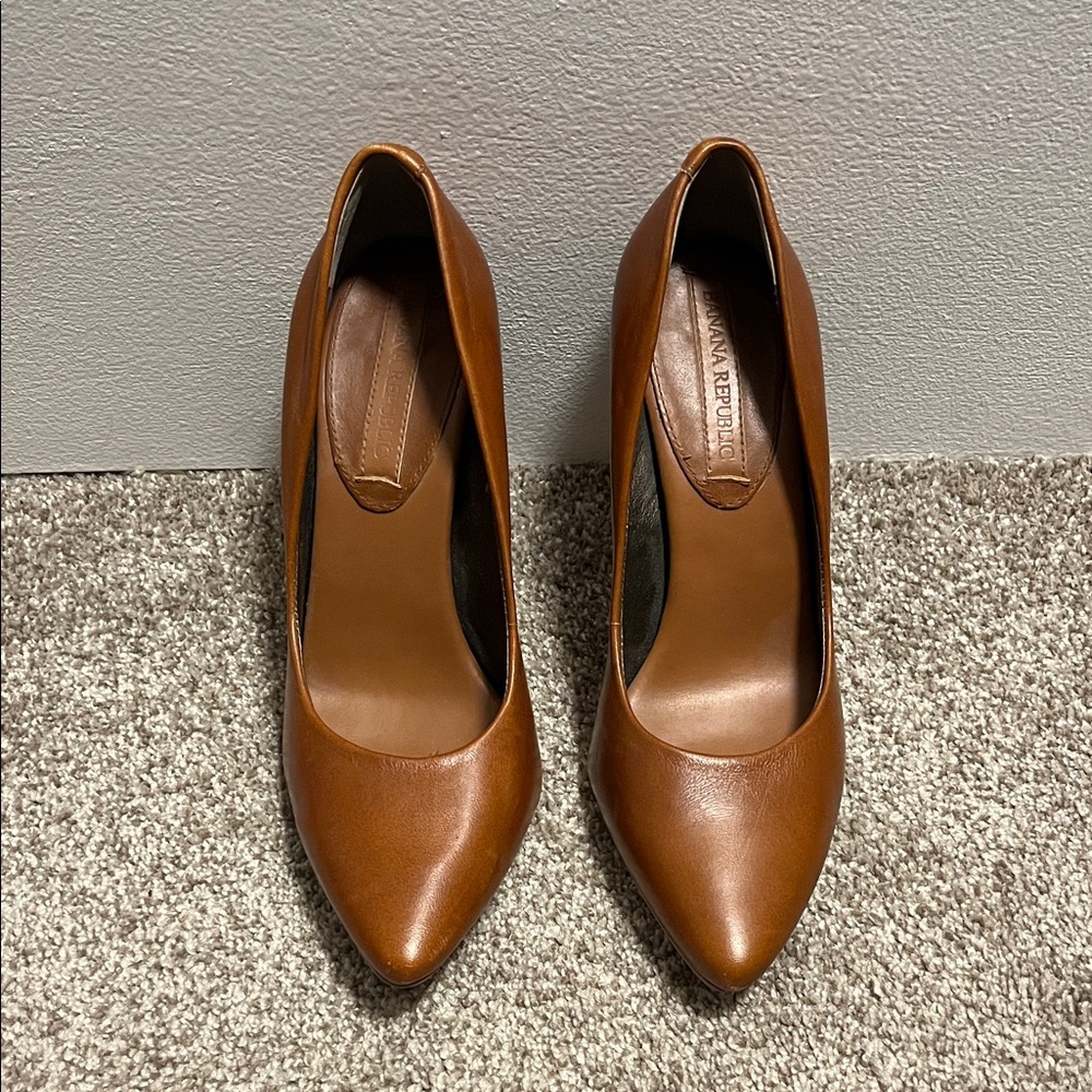 Banana Republic Camel Leather Heels - Picture 3 of 3